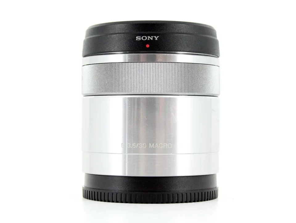 sony-sel30m35-makro-objektiv-30mm-f3-5-f-r-e-mount-aps-c-silber image 1
