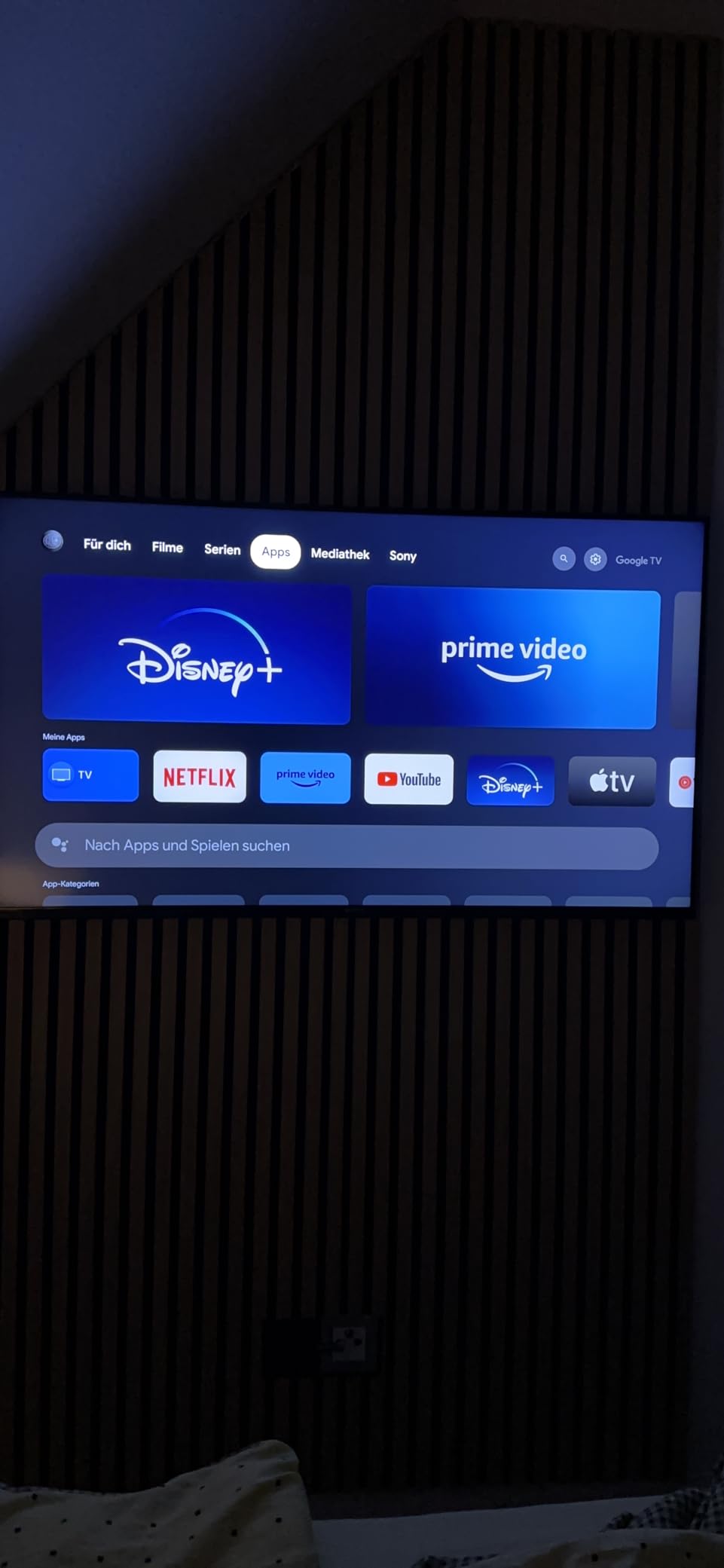 Schöner Fernseher fürs Wohnzimmer