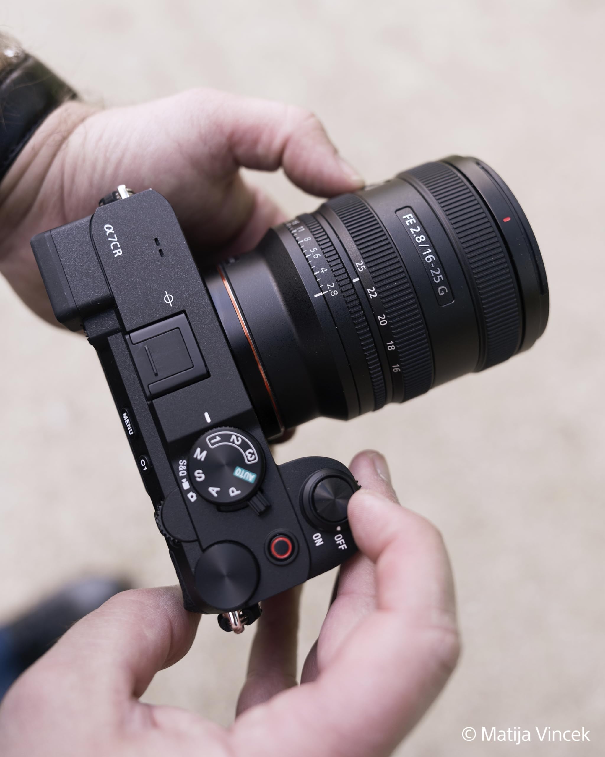 sony-fe-16-25mm-f2-8-g-vollformat-weitwinkelzoomobjektiv-sel1625g image 3