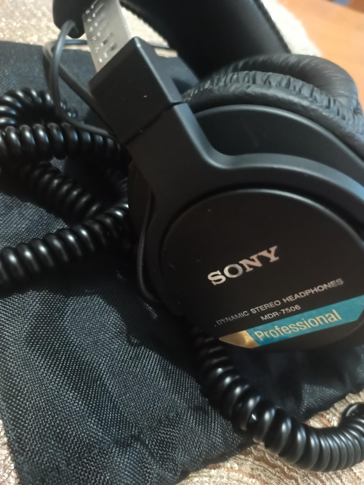 Sehr gut, nur das Kabel ist störrisch