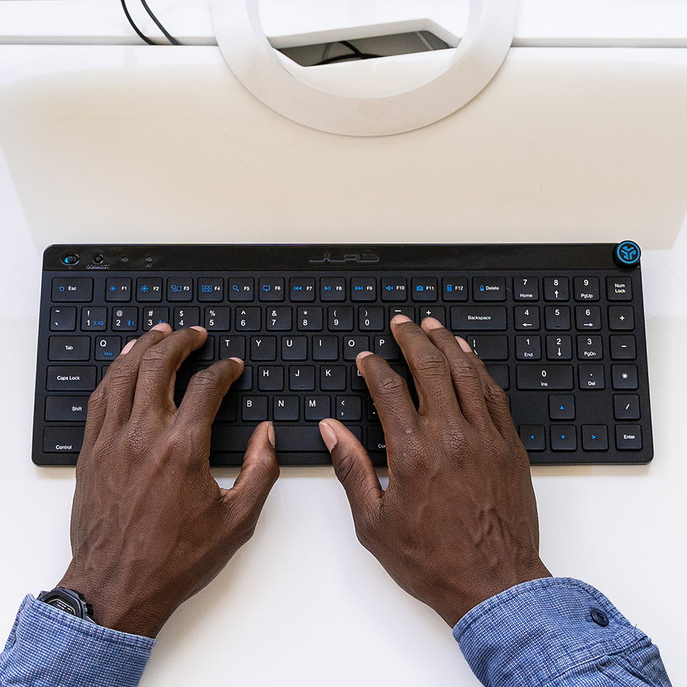 jlab-jbuds-wireless-keyboard-schwarz image 4