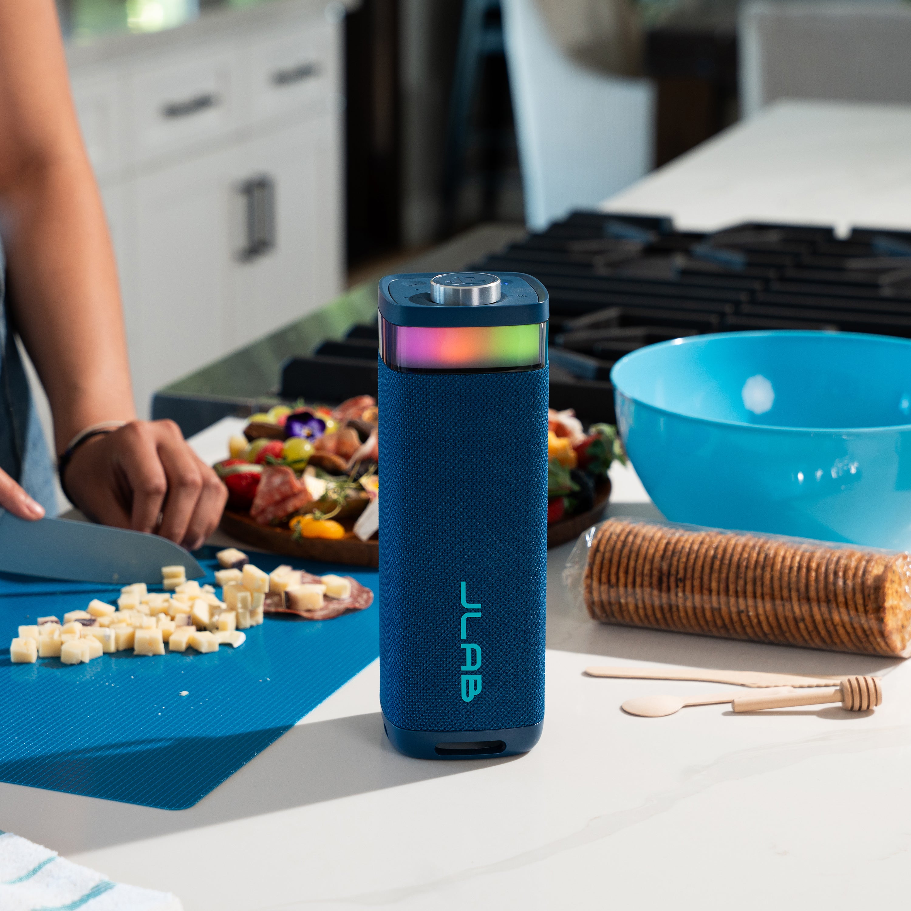 jlab-jbuds-party-tragbarer-bluetooth-lautsprecher-marineblau image 2