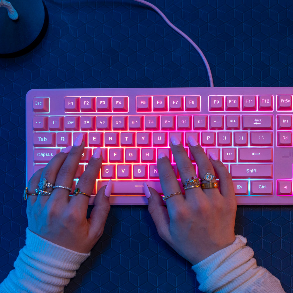 jlab-nightfall-kabelgebundene-gaming-tastatur-pink-full-size image 2
